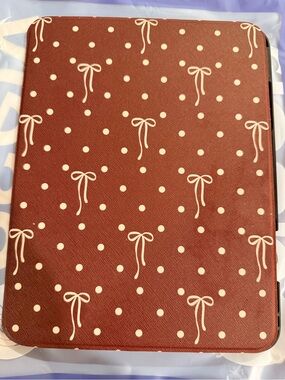 Casely Polka Dot Bow iPad 10.9” Case in Brown and Cream